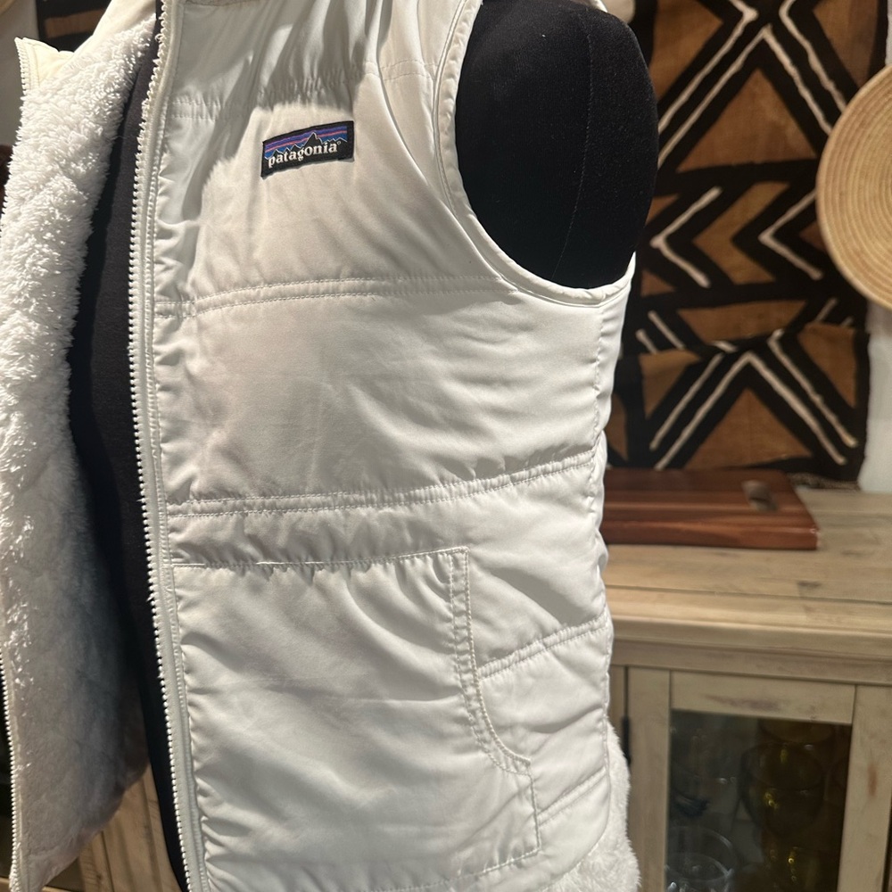 Patagonia Reversible White Fleece Vest-Jacket, Small - Picture 8 of 10